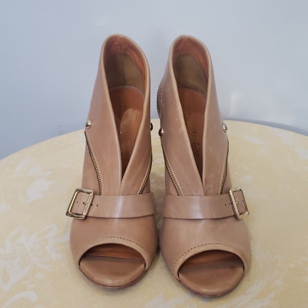 Pour la Victoire Shoe Womens sz 6 Leather Peep Toe Buckle Strap Stilleto Nude